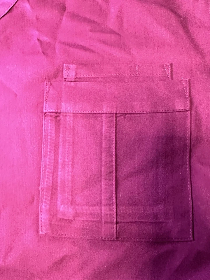 Blusa Médica Grey's Anatomy by Barco Para Hombre XL Borgoña Cuello en V Enfermería Médica Foto 4 de 4