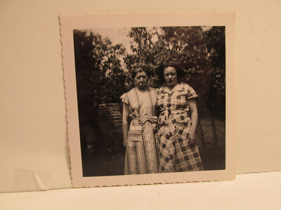 VINTAGE FOUND PHOTOGRAPH B&W ART OLD PHOTO 1940S STOIC WHITE WOMAN WOMEN OUTSIDE