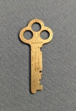 Vtg padlock KEY one-side cut bit, YALE & TOWN MFG CO, 2", Gross-Feibel Hillsboro