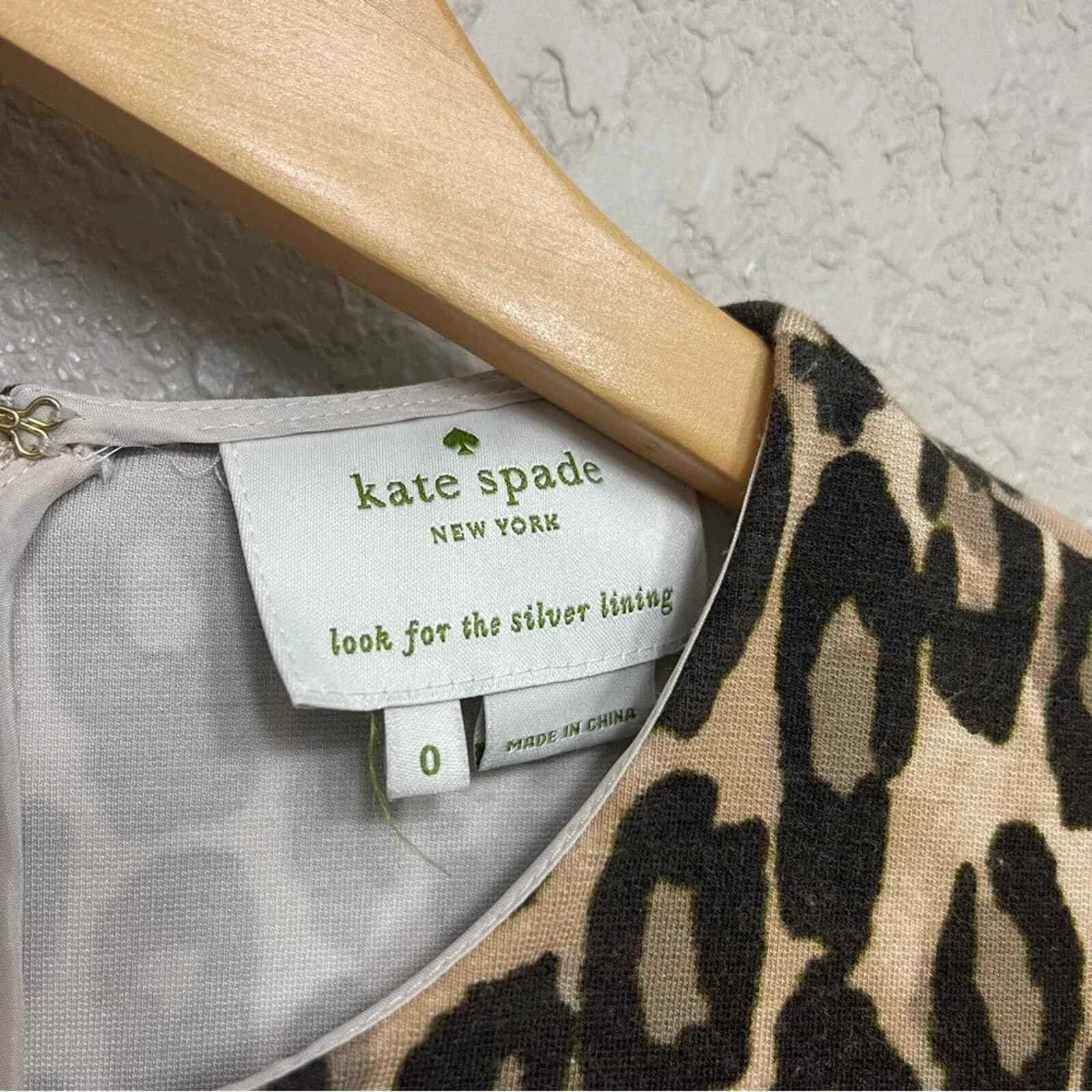 Abito Kate Spade leopardo stampa animale aderente e manica ad aletta svasata taglia 0