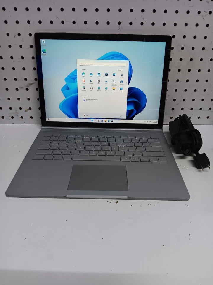 Microsoft Surface Book 13.5"  i7-6600U 16gb 512gb Windows 11 2.60GHz, Need  Batt - Image 2 of 4