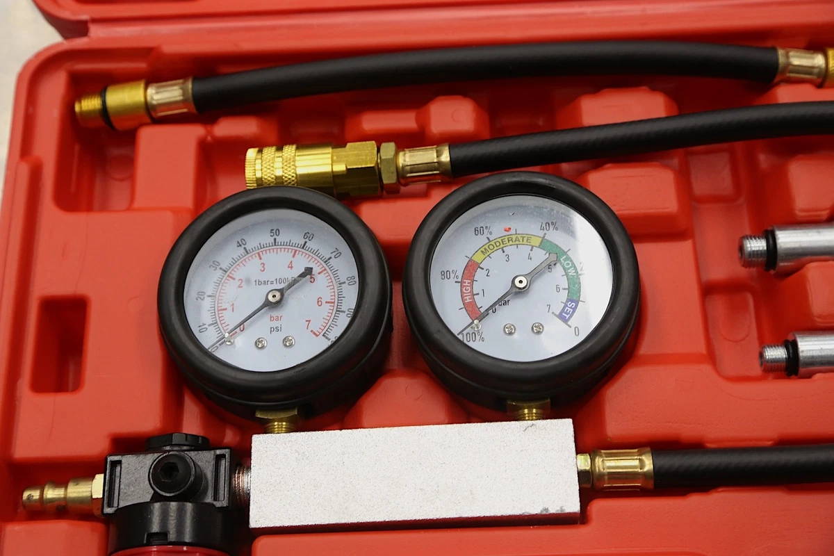 The left gauge shows the air pressure from the compressor, the right gauge shows the engine leak down percentage.