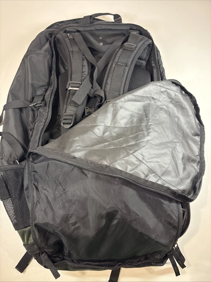 Mochila Victorinox - Expedition Conversion Verde y Negro - 28x15x10 pulgadas XL Viaje Foto 4 de 4