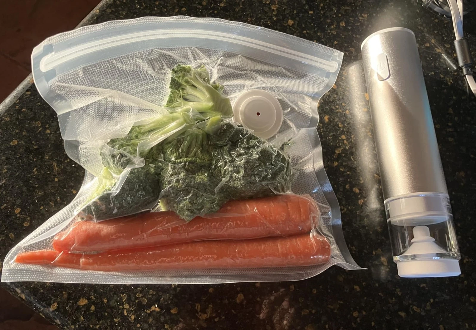 Handheld Portable Vacuum Sealer Rechargeable with 10 Reusable Storage Bags NEW