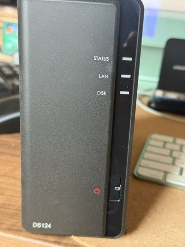 Server NAS Synology DS124 1 alloggiamento + HDD Synology HAT3300 4 TB serie Plus SATA 3,5" - Foto 3 di 9