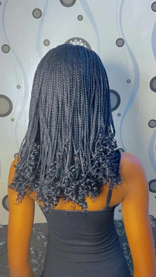 Diadema trenzada peluca rizada.El color es negro. Longitud es de 16 pulgadas de largo. Listo para enviar Foto 2 de 4