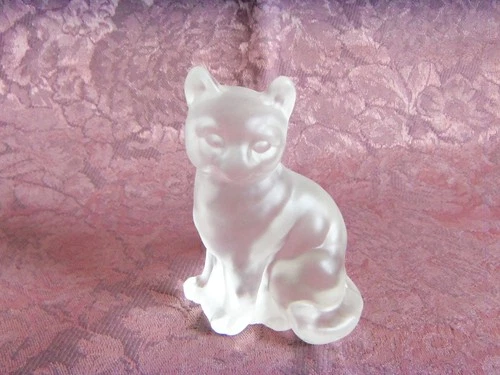 Vintage Fenton Satin Glass Sitting Kitty Cat Figurine Paperweight 3-3/4"