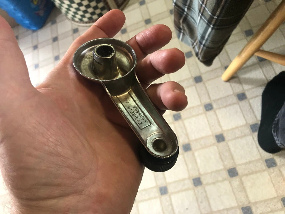 Manija de manivela de ventana Buick Century 1984-1988 20316274 cromada con perilla negra Foto 3 de 4