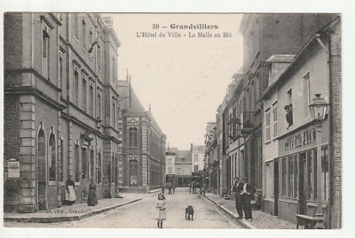 GRANDVILLIERS - Oise - postcard 60 - Café de la Paix - Halle au Blé - City Hall