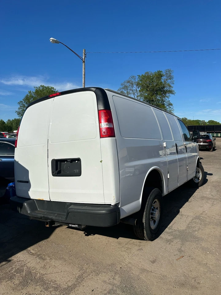 Compresor de aire acondicionado usado para: camioneta Chevrolet Express 2500 2018 4,8 grado A Foto 3 de 4
