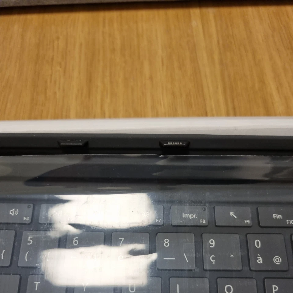 Microsoft Surface Pro Keyboard - 1905, French & Canada QWERTY, Black - Brand New - Image 3 of 3