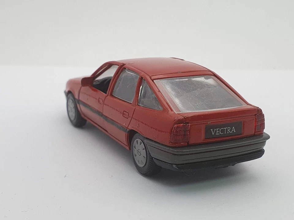 Opel Vectra Gama 1/43 Rosso - Immagine 2 di 4