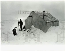 1984 Press Photo Bush Guide's Wall Tent, Alaska, near Puntilla Lake & Rainy Pass