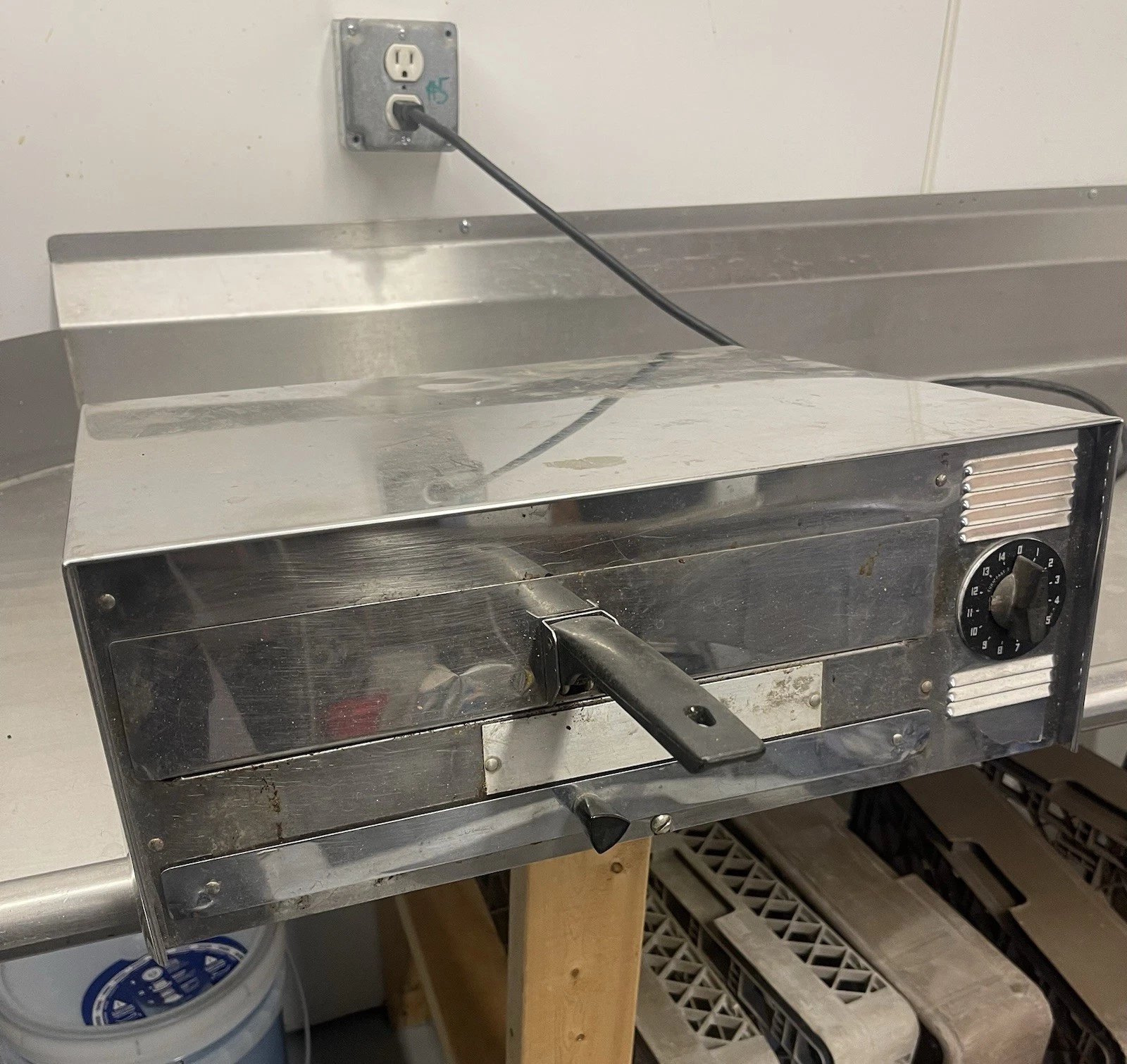 Wisco Pizza Pal Red Baron Commercial Countertop Pizza Oven Tested & Working
Opens in a new window or