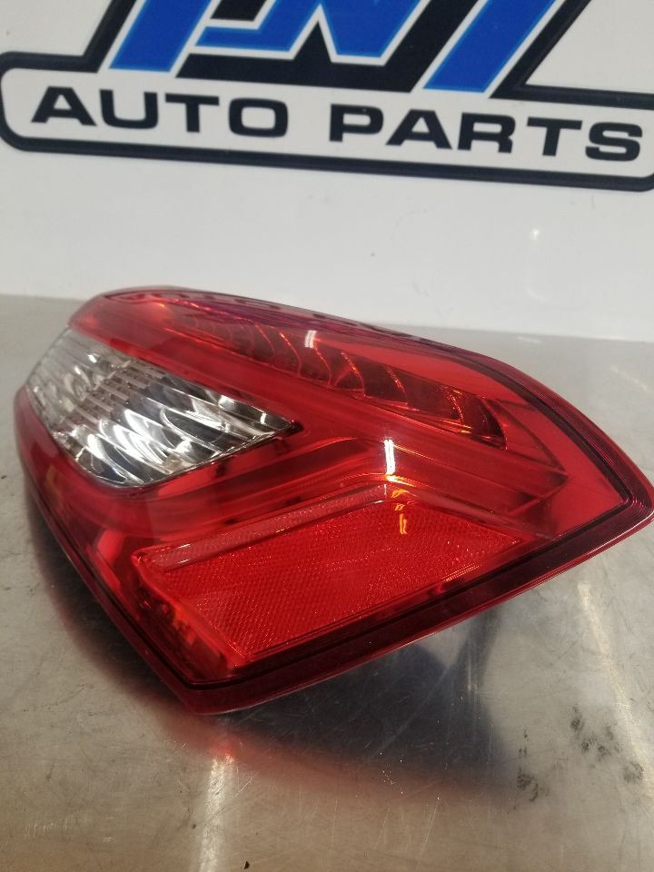 Passenger Side LED Tail Light Quarter Panel Mounted Fits 2014 Maserati Ghibli