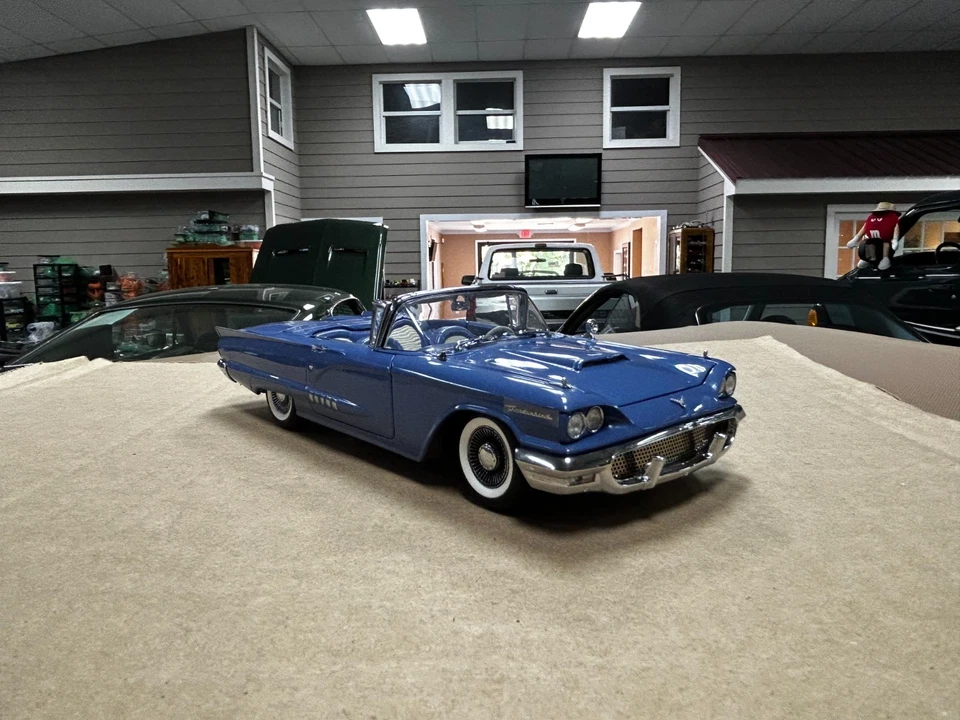 Danbury Mint 1958 Ford Thunderbird Convertible Metal Die Cast 1:24 Scale Car - Image 4 of 4