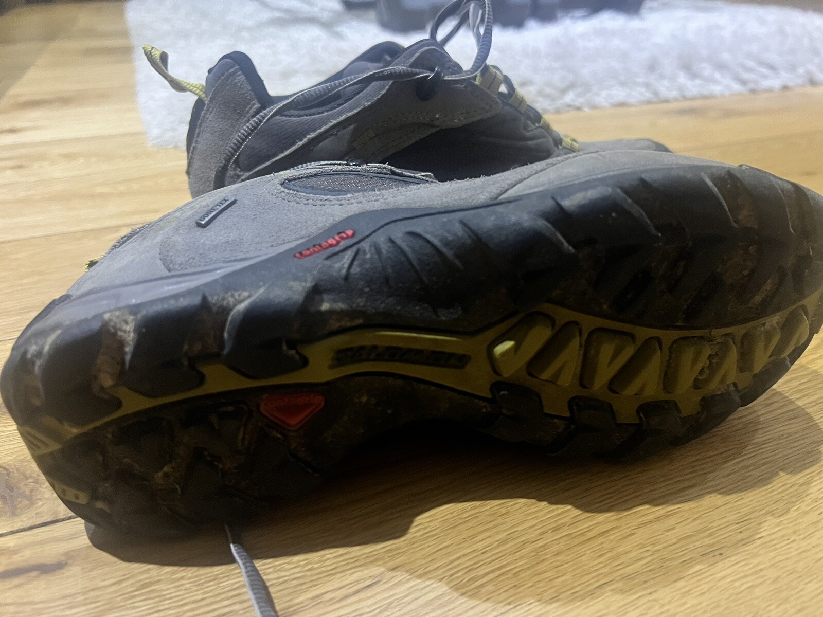 salomon walking trainers