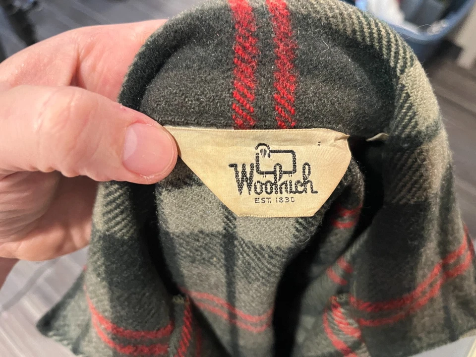 Vintage 60s 70s Woolrich Men's green and red plaid wool Flannel Jacket 40 M - Image 4 of 4