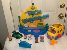 Vintage 2012 Bubble Guppies Swimsational School Playset  Accessories