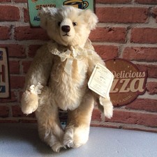 Dean’s Bear Gloria, orsacchiotto in mohair della Dean’s Rag Book Company.