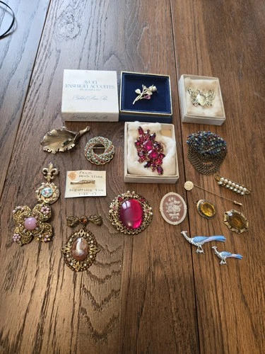 Lot Of 18 Various Vintage Costume Jewelry 17 Brooches, 1 Stick Pin