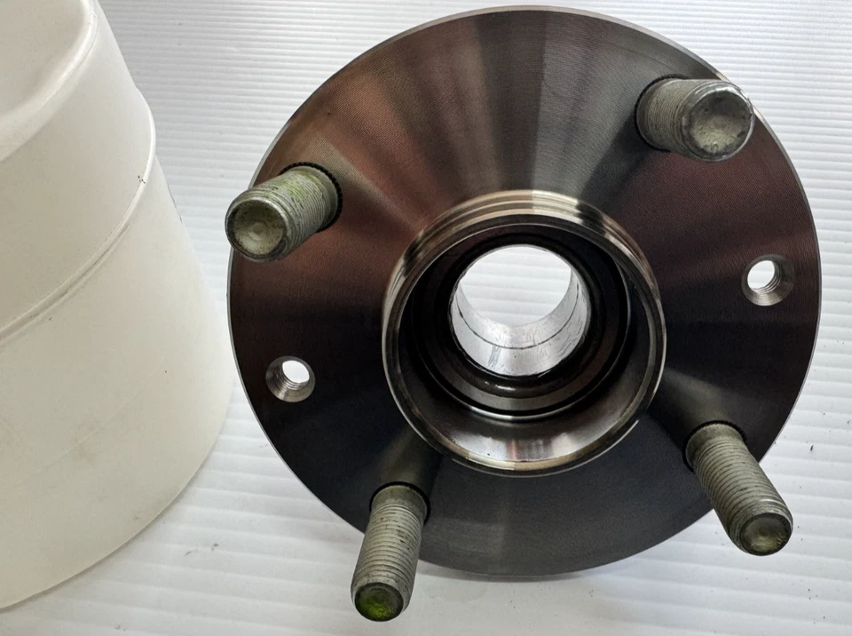 PIEZA BUJE RUEDA TRASERA ORIGINAL MAZDA #B455-26-15XA Foto 3 de 4