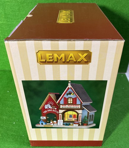 Lemax Village 2015 ~ THE DOG HOUSE Abbigliamento e accessori per cani (illuminati) ~ Nuovo con scatola - Foto 12 di 12