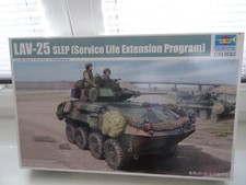 TRUMPETER 01513  LAV 25 SLEP    1:35
