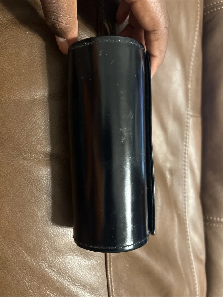 Чехол для очков Marc Jacobs PatentHard с чистящей тканью - Изображение 4 из 4