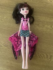 Monster High - Muñeca DRACULAURA (alas emergentes) en muy buena condición