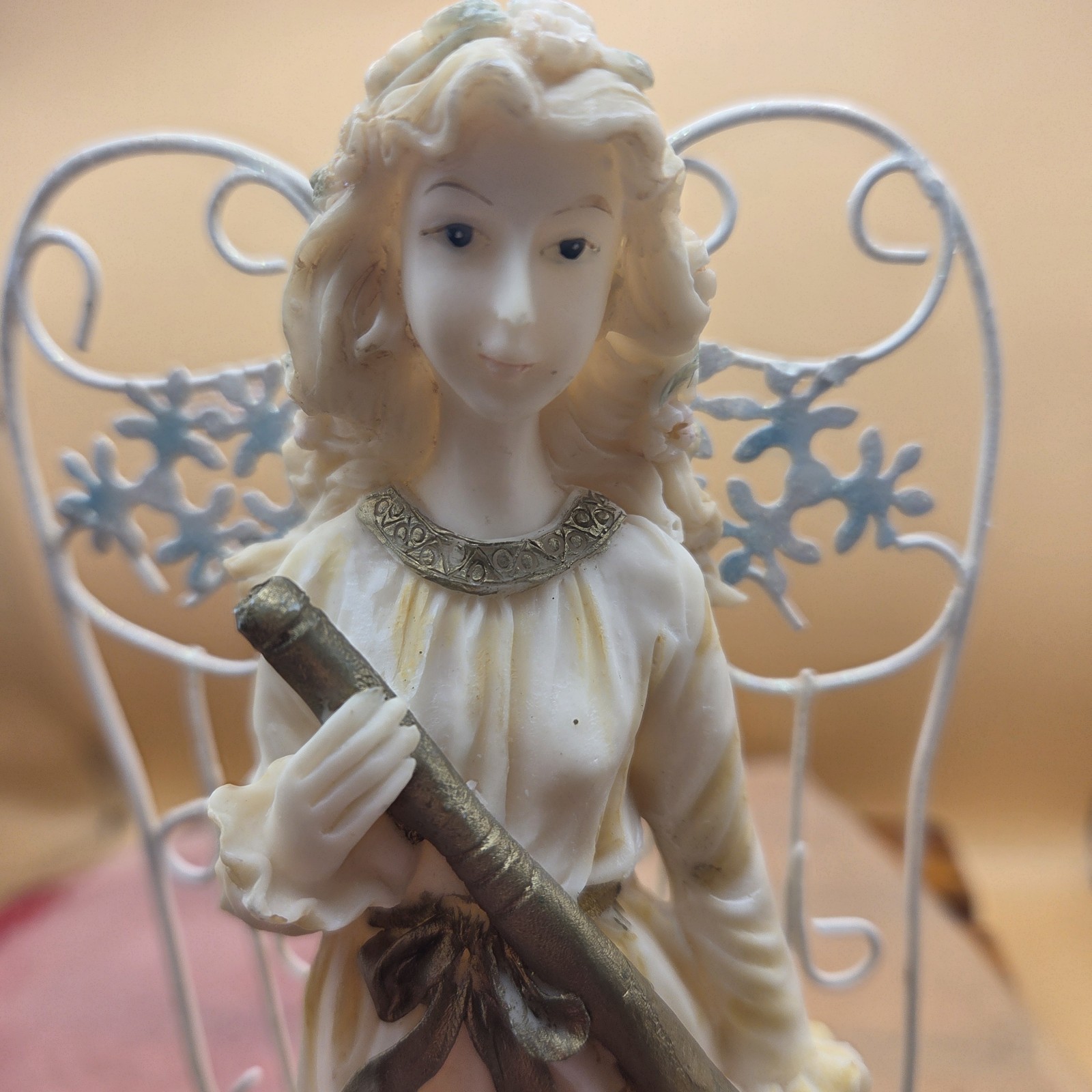 VTG Resin Angel Figurine Metal Wings Horn Roses Cream Gold 7 Inch