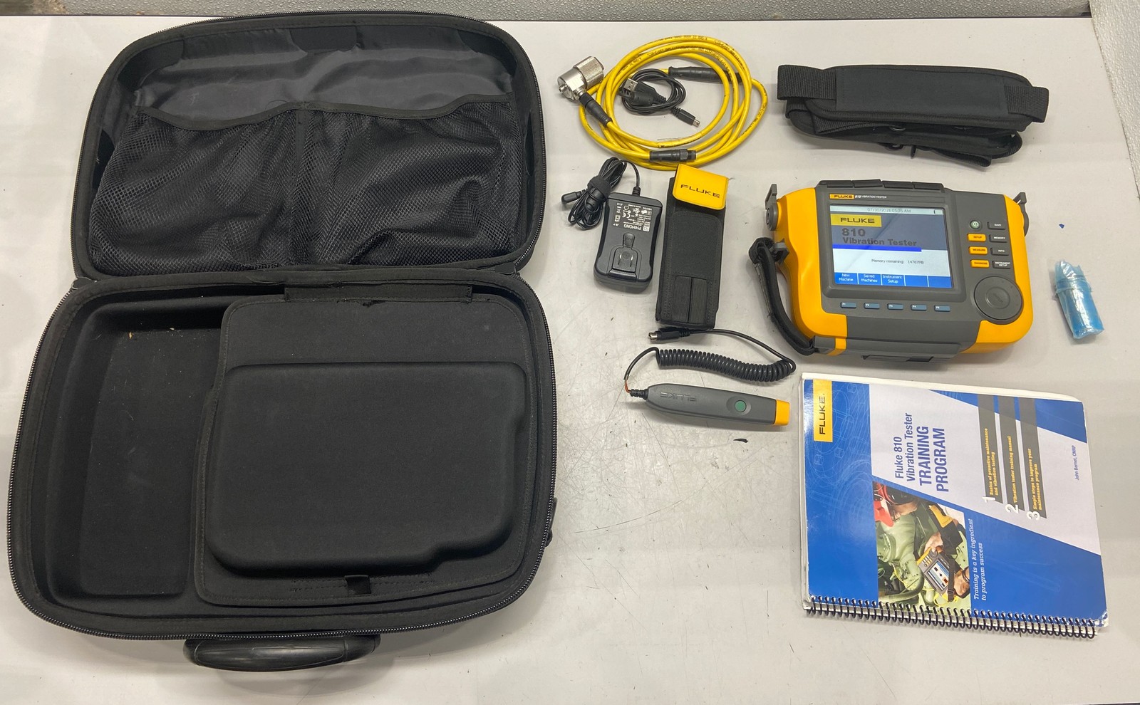 Fluke 810 Handheld Mechanical Machine Vibration Tester Analyzer