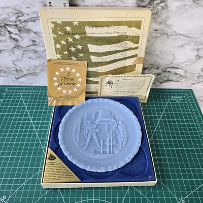 Vintage Fenton Blue #4 Bicentennial Proclaim Liberty Collector Plate