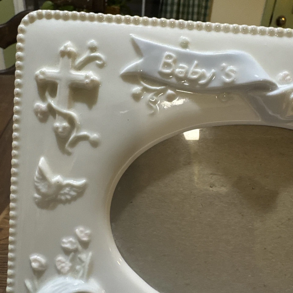 Moldura para foto Russ Berrie Baby's Baptism porcelana comporta 4"x5" menino azul L10 - Imagem 2 de 4