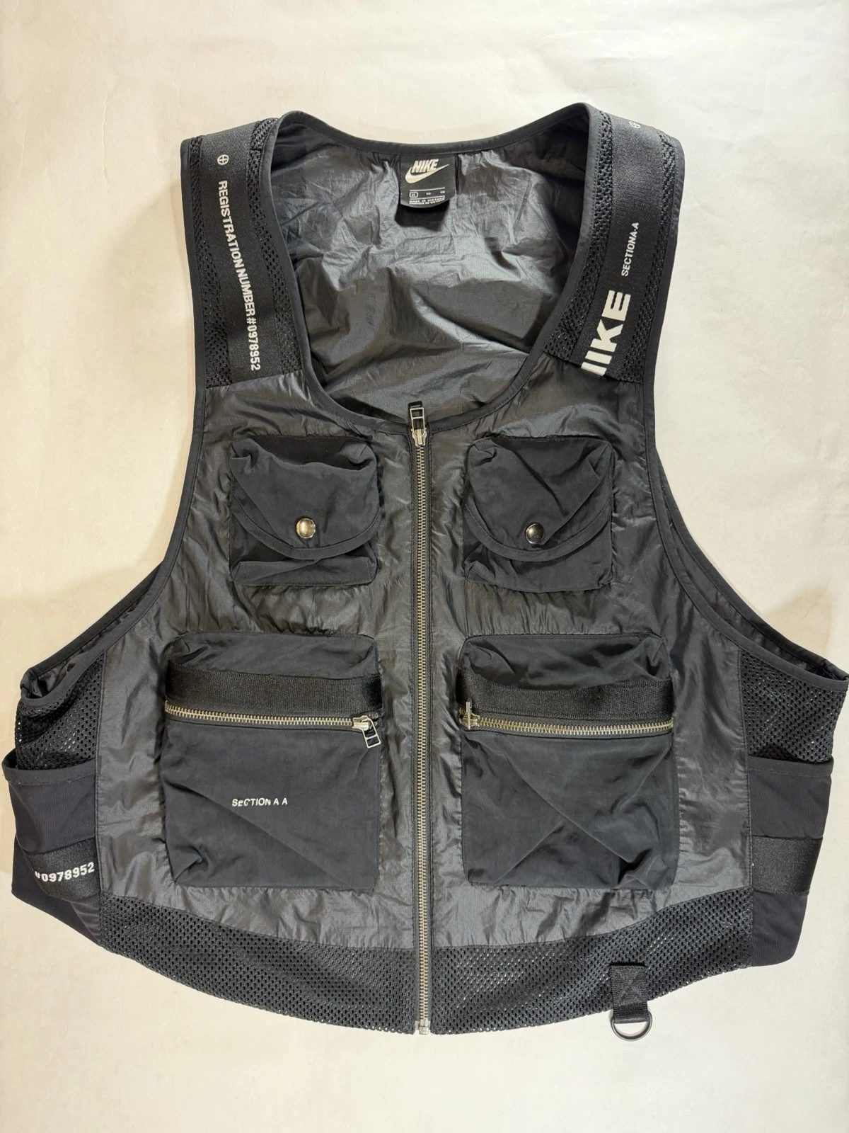 Nike Techwear Tactical Utility Vest Men's XL Black Multi-Pocket Mesh Section A