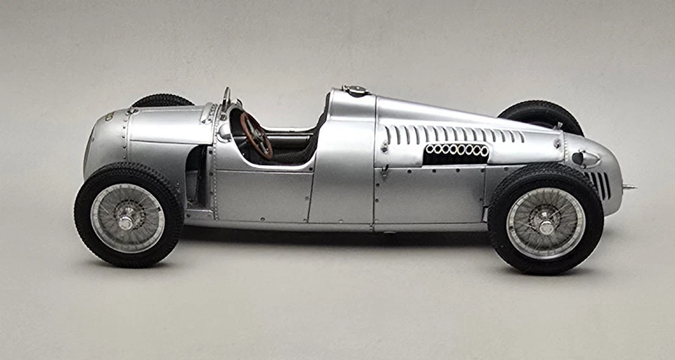Audi - Auto Union Type C 1936-1937 CMC GmbH Germany/ Maßstab: 1:18/ Silber - Bild 4 von 4