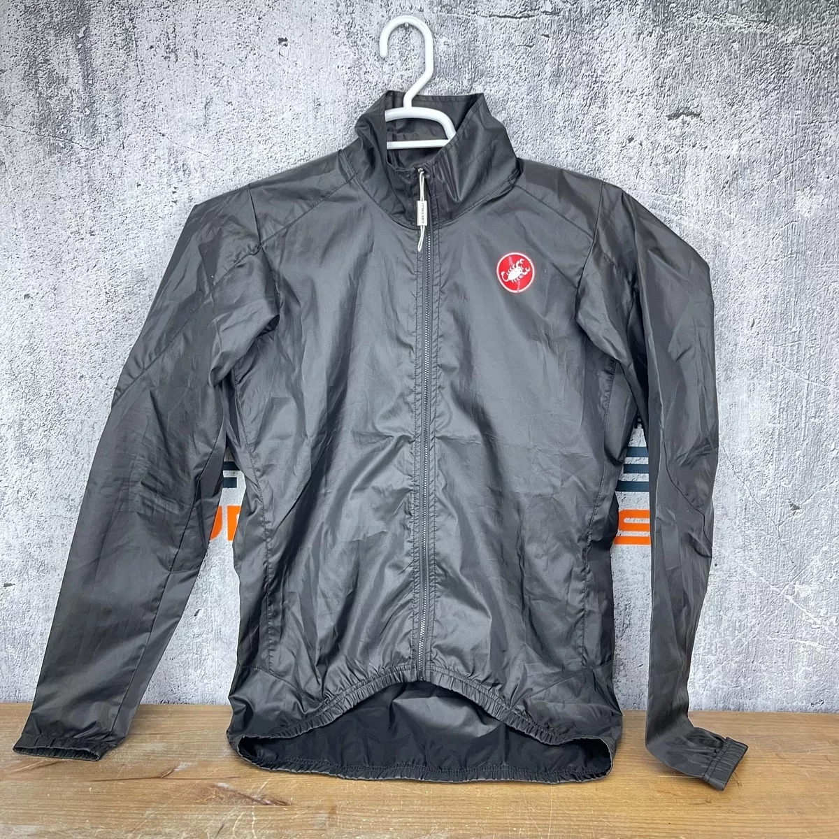 Packable hotsell cycling windbreaker