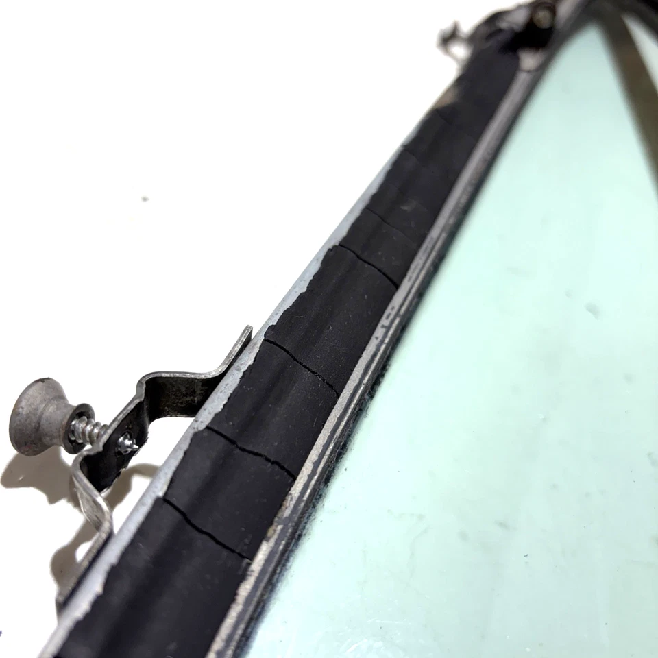 1973-1980 Chevrolet C/K vent glass (LH driver-side) wing window (C10-K30) - Image 4 of 4