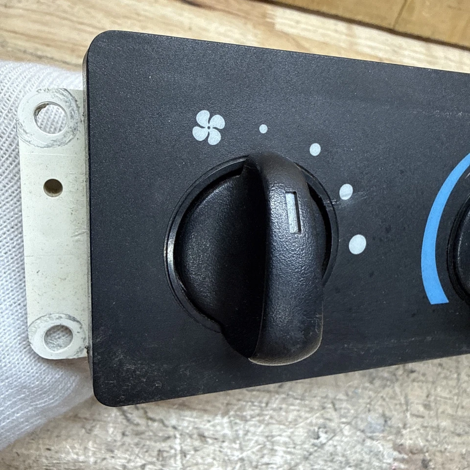 2000 2001 2002 FORD RANGER Climate Control Unit Module OEM YL5H19E870A Foto 2 de 4