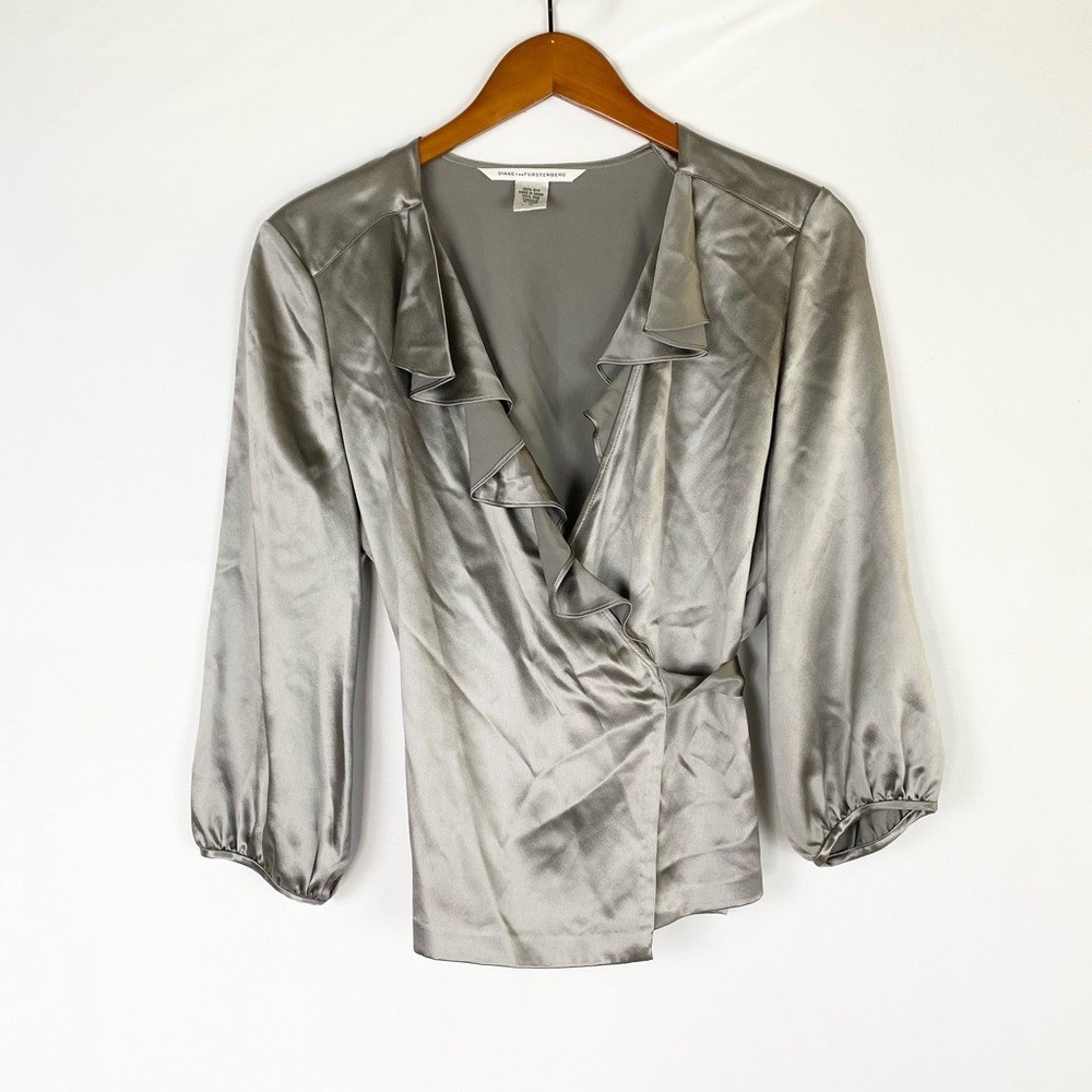 Diane Von Furstenberg 100% Silk Wrap Ruffle Blouse Size 10 V Neck