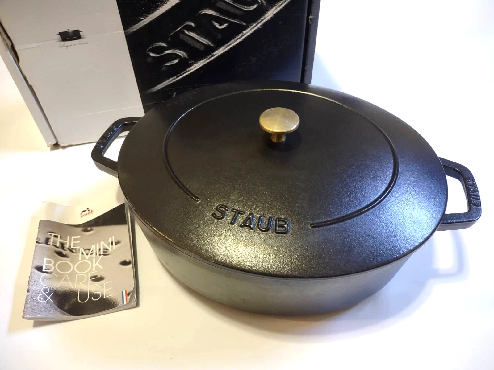 Cast Iron 6.25-Qt Wide Oval Dutch Oven, Black Matte New w/ Slight Imperfection