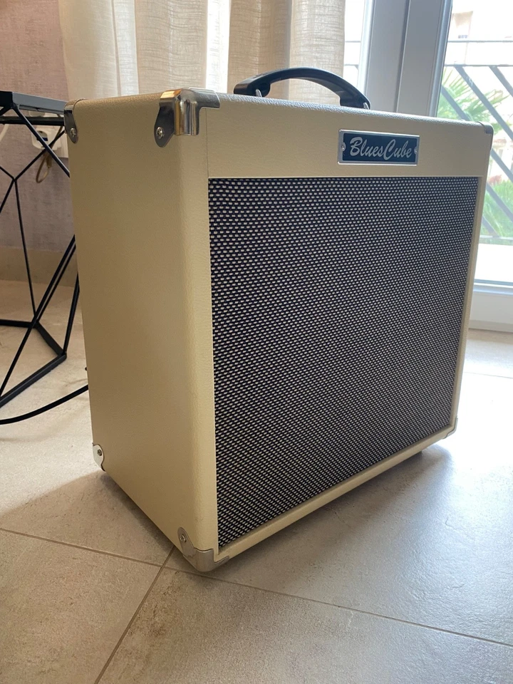 Amplificatore Roland Blues Cube Hot - Immagine 3 di 4