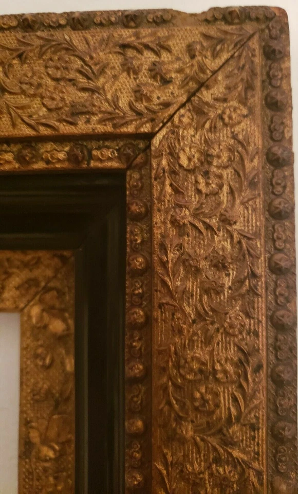 Antiguo marco de madera de yeso dorado con acento negro calidad de museo 9,75X7,75 inc Foto 4 de 4