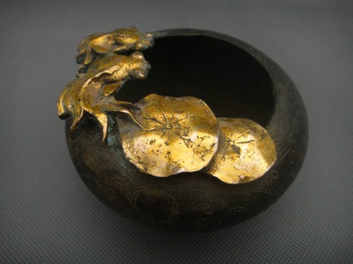 Collectible China Old Handwork Bronze Carved Goldfish lotus leaf Ashtray Pot - Picture 2 of 11