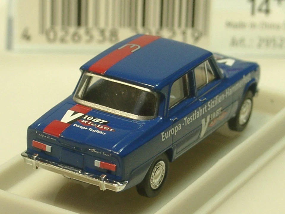 29521 Brekina HO 1:87 Alfa Romeo Giulia super 1600 prova su strada colore blu - Immagine 2 di 3