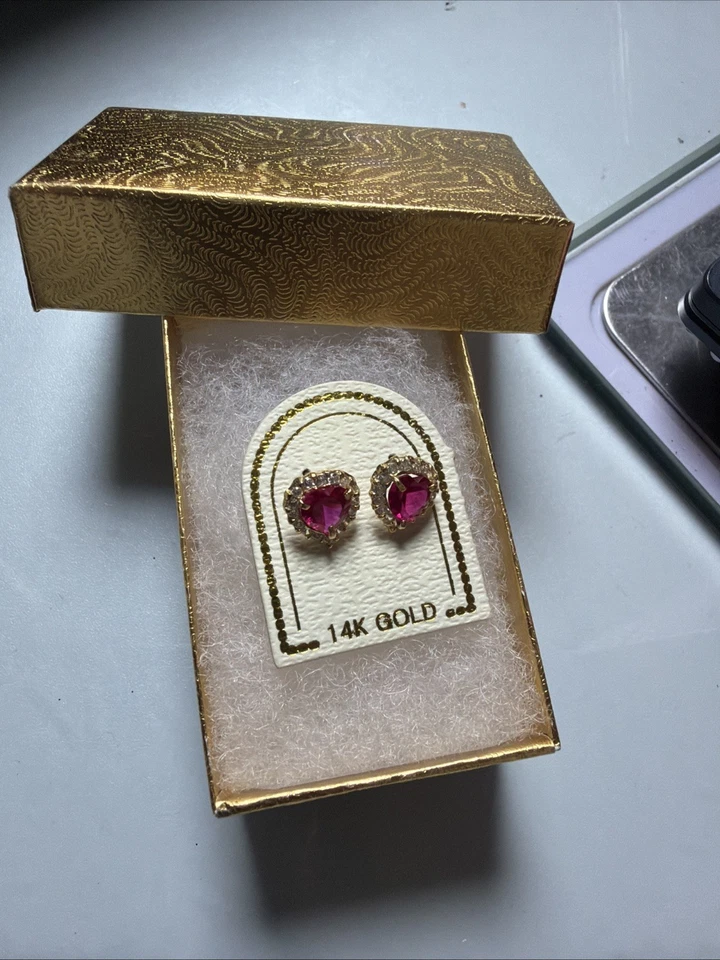 Betsey Johnson Fuchsia 心形苹果耳钉,全新带盒  — 第 2/4 张图片