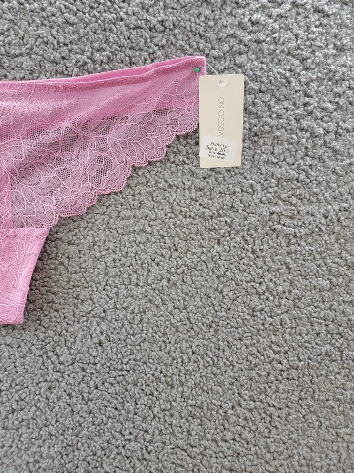 Tanga On Gossamer Luxe de encaje con borde de vieira para mujer mediana rosa baya Foto 4 de 4