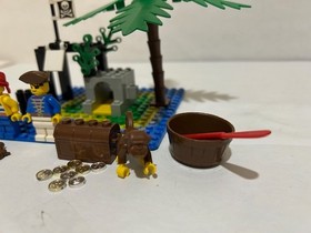 Lego Pirates Shipwreck Island 6260 Complete Read