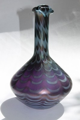 Vase irisierend Poschinger Kammzug Technik lila Glas  Wellen ähnlich Eisch
