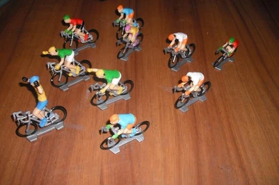 Portraits Miniatures Lot De 3 Figurines Miniatures Cyclistes - Équipes Portraits Miniatures Lot De 3 Figurines Miniatures Cyclistes - Équipes
